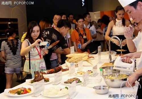 华帝参展建博会，与众粉丝“玩味厨房” 