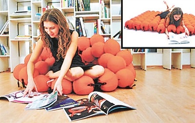由80个捆绑在一起的柔软棉球制成的“球床”，您可以随意摆放和变换形状
