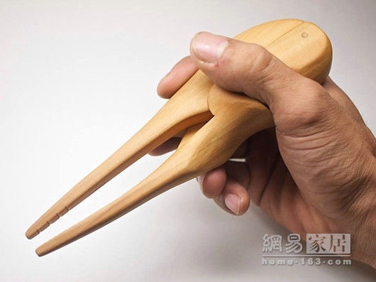 日本工匠Katsuyuki Miyabo为残障人设计的筷子