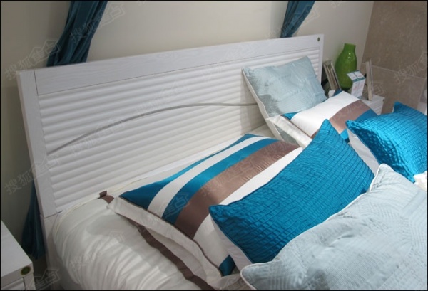 简尚空间系列大床床头设计