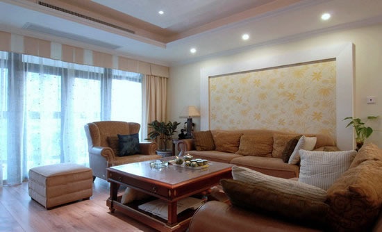 客厅使用的是华丽而又简约的风格