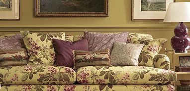 紫色石斛兰和七叶树的搭配让客厅充满了秋日的典雅宁静