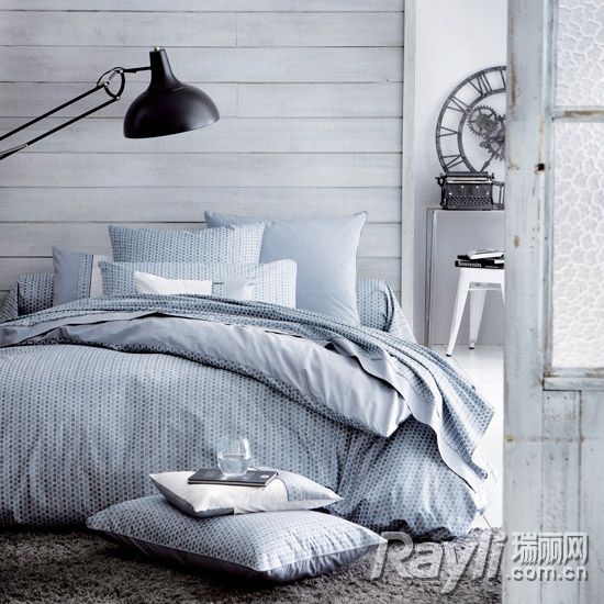 黑白灰素描风格的卧室布置