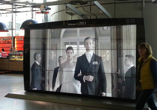 德国法兰克福机场简一大理石瓷砖品牌广告