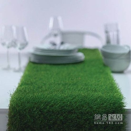 草坪餐桌