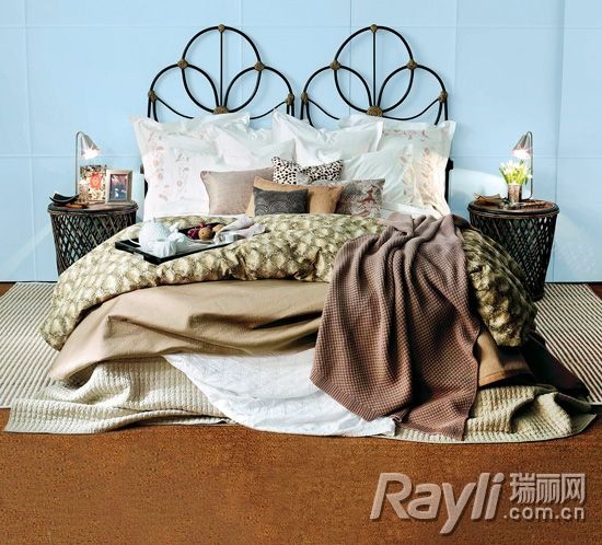 咖色和其他色彩一起营造卧室温润清新气息