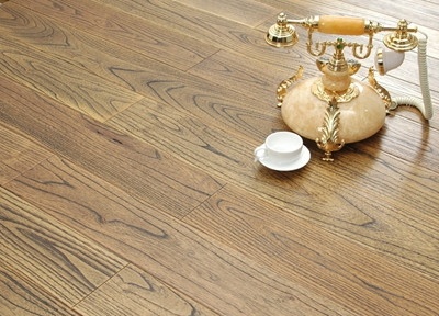 实木材质的地板要注意湿度
