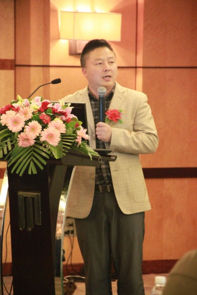 东鹏瓷砖上海子公司总经理杜玉昌发表演讲