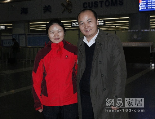 李洋（左）与华耐总裁贾峰（右）合影