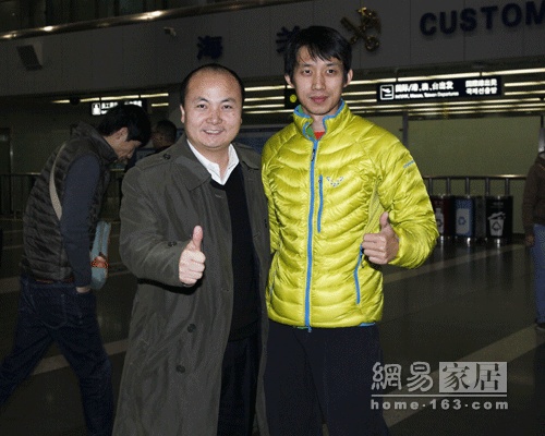 宋强（左）与华耐总裁贾峰（右）合影