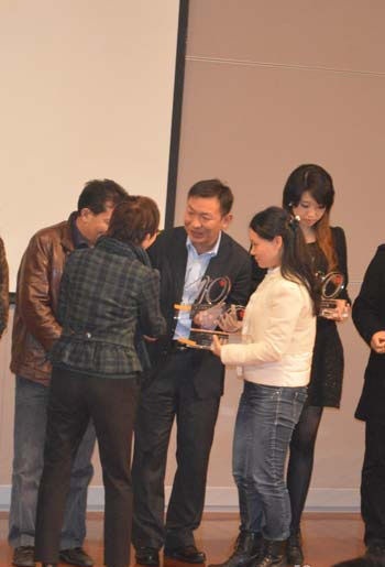上海市政府相关领导为齐家网颁奖