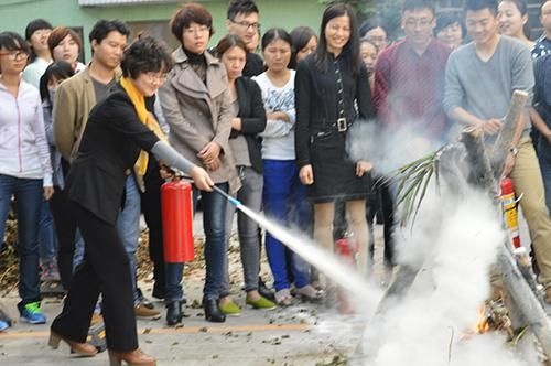 广东东方雨虹组织开展2014年消防培训和演练
