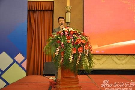 辽宁省家具协会会长祖树武做2014年度工作总结和2015年工作安排