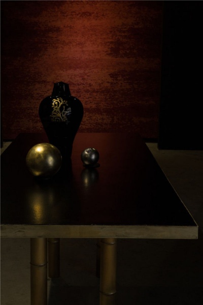 黑漆饰铜长方桌