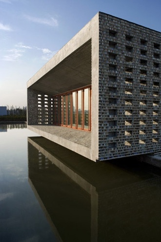 王澍获奖之时的作品：瓷屋，2003-2006，金华，中国