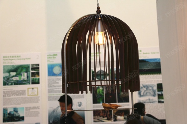 展出作品：鸟笼吊灯 采用主材为主要材料 作者朱小杰