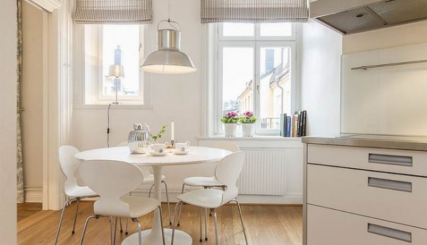 瑞典83平米拥有惬意书墙的公寓