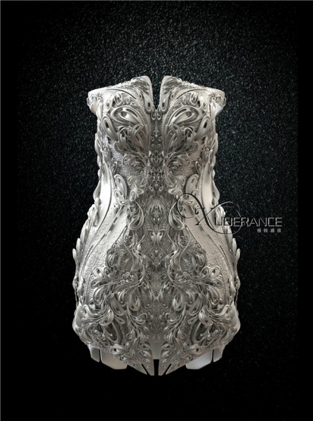 新娘Leirah Wang的3D打印婚纱《侵天篇》