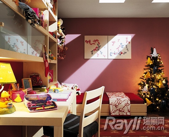 颜色鲜艳的儿童房布置，感觉不一样的圣诞节