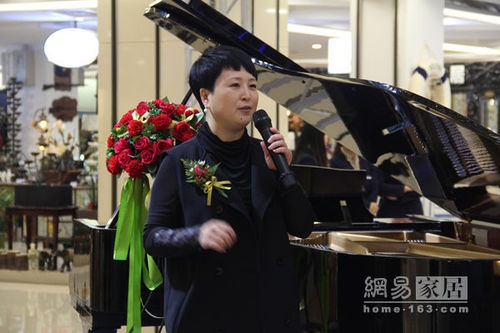 北京新发鸿业灯饰有限公司总经理王福霞女士致辞。