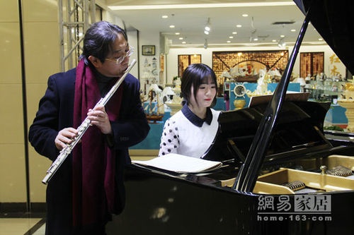 中国国际长笛演奏家陈三庆老师现场助兴。