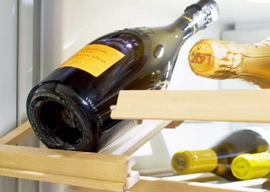 可折叠倾斜酒架-可方便储藏已开启的酒或用于展示您的佳酿