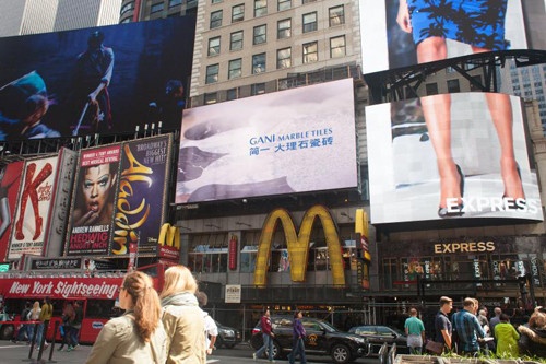 (一)9月份简一作为中国首个建陶自主品牌亮相纽约时代广场