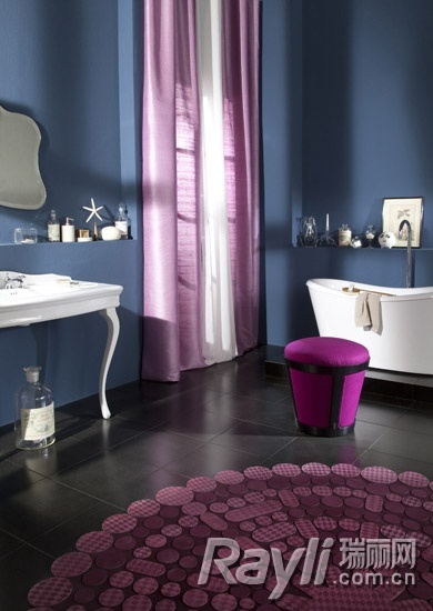 用粉紫色营造温馨感卫浴间