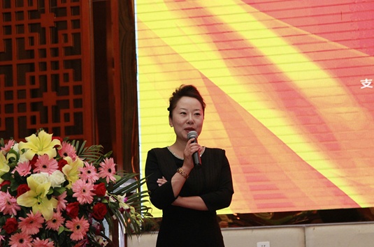 中国建筑装饰协会厨卫工程委员会秘书长胡亚南女士