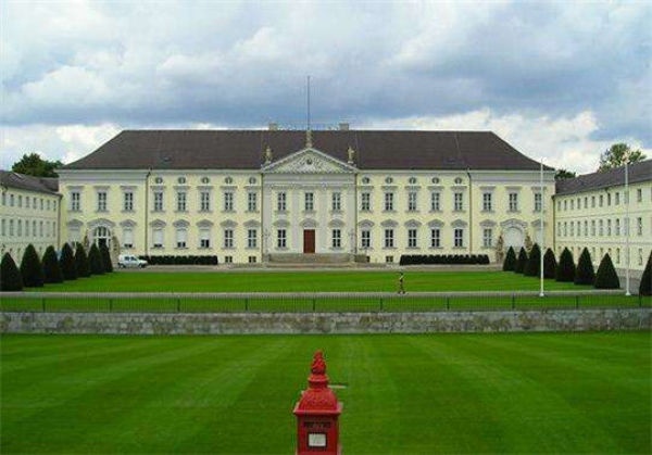 贝尔维尤宫——德国贝尔维尤宫是位于德国首都柏林的一座宫殿建筑