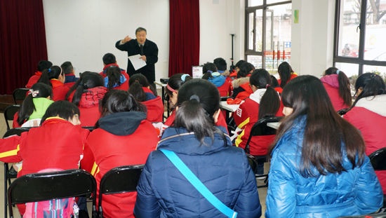 申城社区首度开设学生“校外环保课堂”