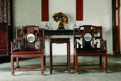 传统中式家具：承袭了明清家具的经典造型规范与意境