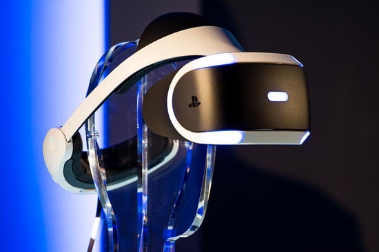 在GDC2015游戏开发者大会上，索尼电脑娱乐(SCE)PlayStation虚拟现实VR设备——Project Morpheus(墨菲斯项目)的展示品