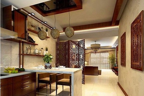 带有新古典风格的餐厨空间内，以镂空花纹的折叠式屏风来作为空间隔断