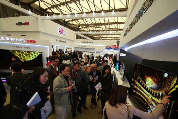 LG中国家博会亮相全新OLED电视、臻广色域4K电视 科技创领画质未来951.png