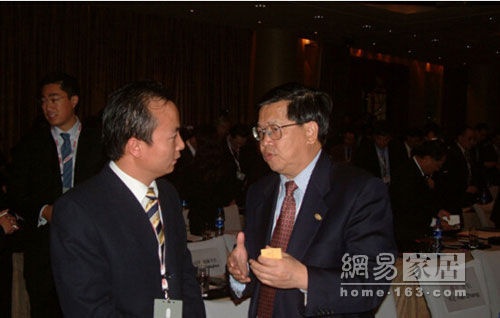 总裁贾锋与博鳌亚洲论坛秘书长龙永图亲切交谈