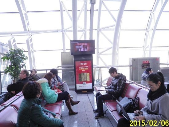 安华瓷砖机场广告