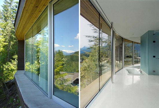 （左图）主卧室外：向外凸出以最大化景观视野范围，同时为其他卧室提供私密性。（右图）主盥洗室
