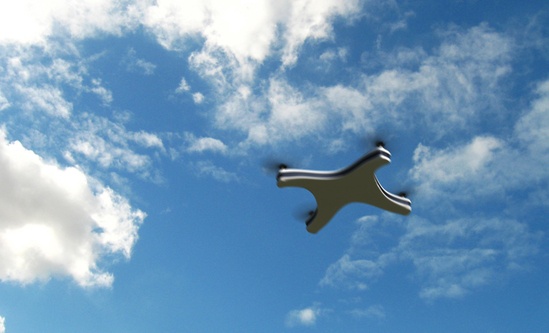 苹果四旋翼无人飞行器在蔚兰的天空中高高翱翔的情景（概念渲染图）