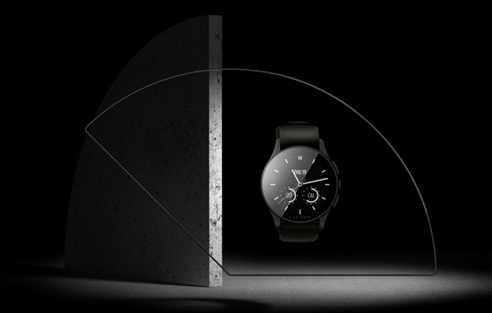 圆形表盘的Vector智能手表“luna”搭配精钢表链