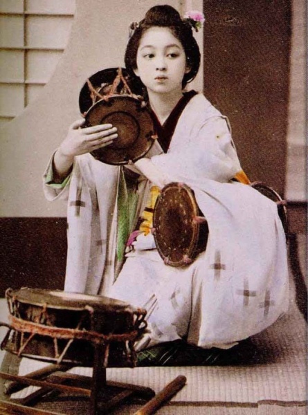好美腻！曝100年前的日本女生居家生活照