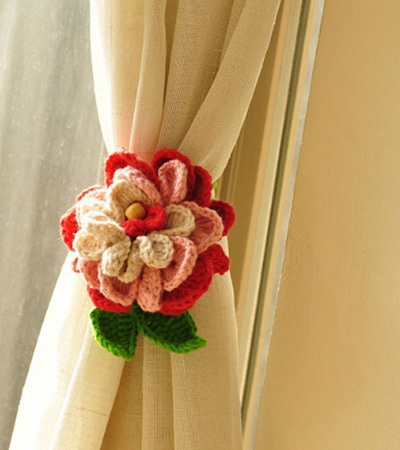 纯手工毛线打造的花朵窗帘夹