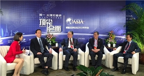博鳌亚洲论坛《顶尖会面》现场 从右到左：李志林、周文重、保育钧、刘世锦、艾诚
