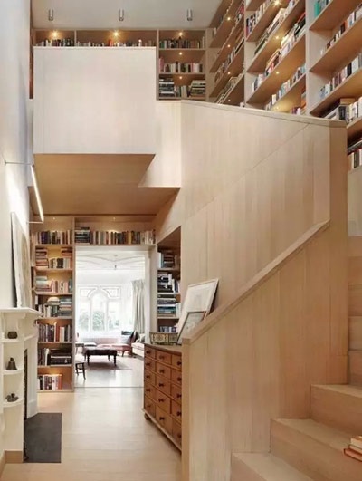 谁说书一定要放在书房里，楼梯也可以2