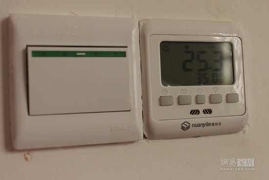 温度等功能可通过墙面遥控器调节