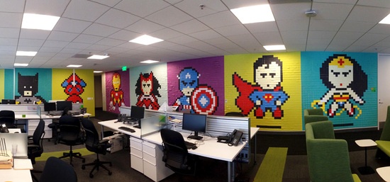 办公室职员用8024张 便利贴 贴出8个超级英雄