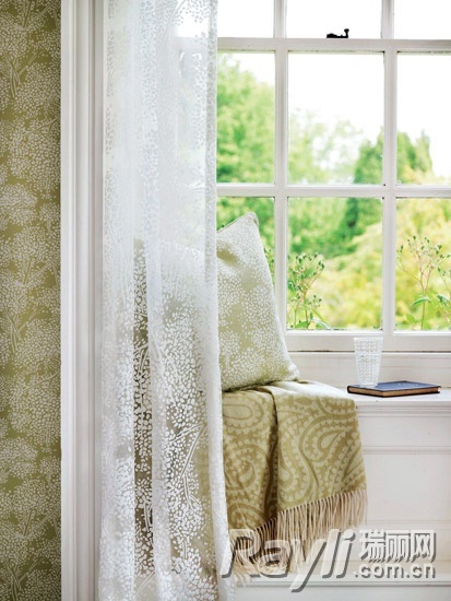 印花盖毯和印花靠垫打造窗台休息读书好去处