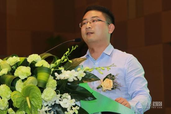 中国电子商务装饰协会委员会秘书长 张海峰做会议致辞
