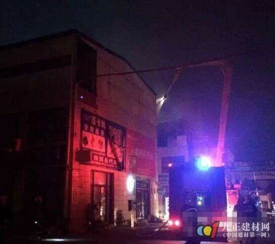 西安LED灯饰城火灾致近千平米仓库被烧 损失高达数百万