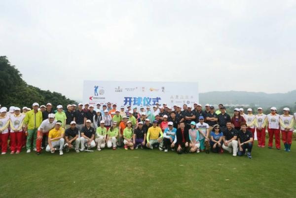 中韩明星高尔夫球慈善赛收杆